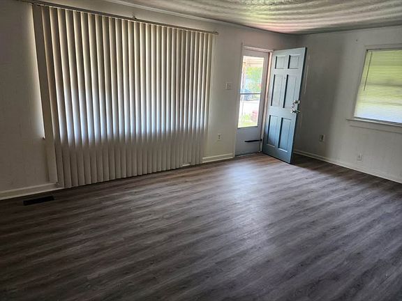 4th image of 363 Carver Cir