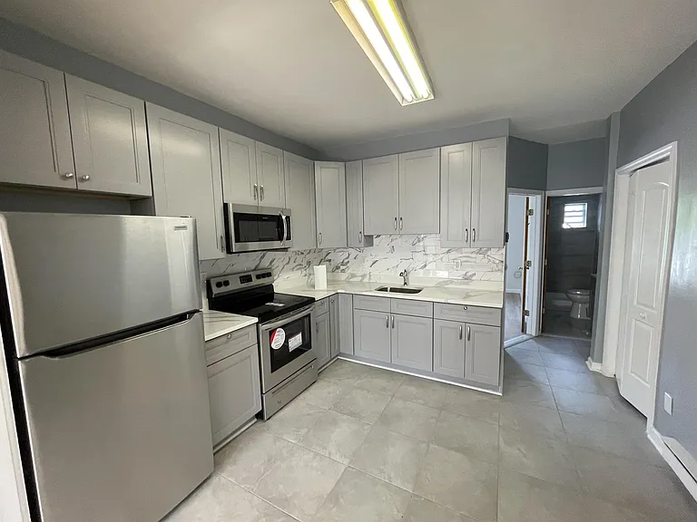 125 E Broad St — Photo 1