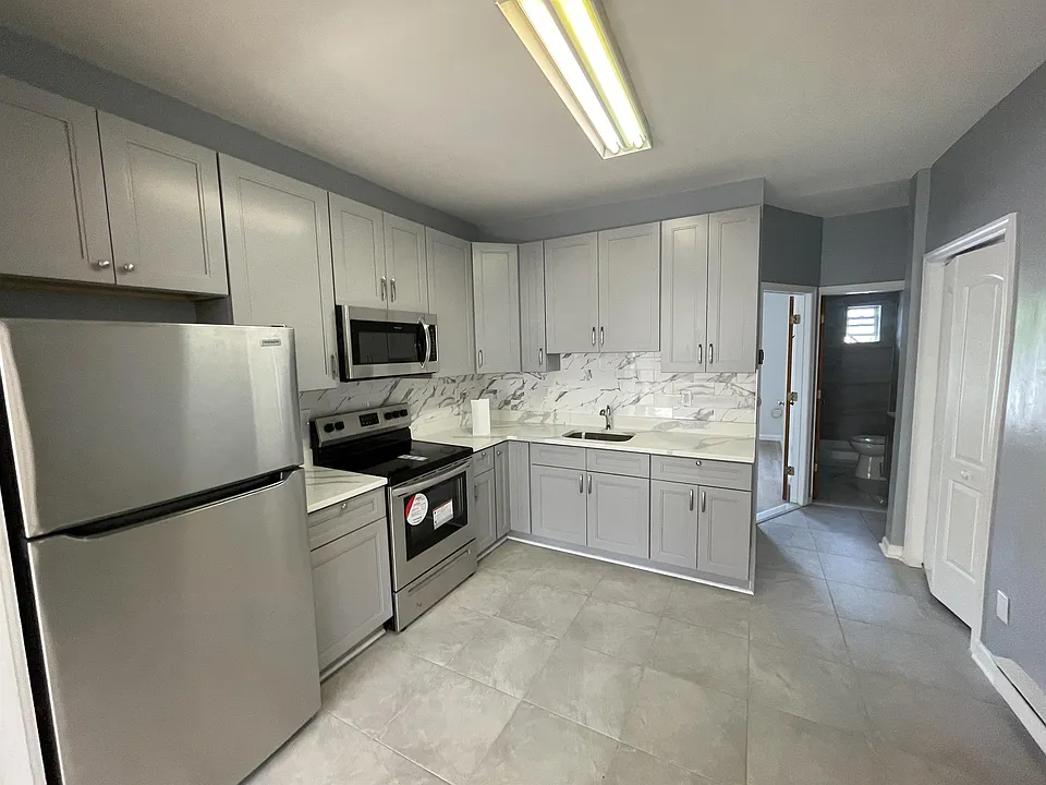 125 E Broad St