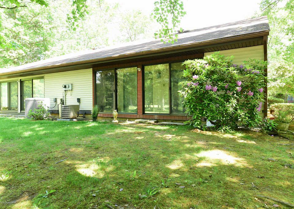 2nd image of 135 Amberly Dr Unit A