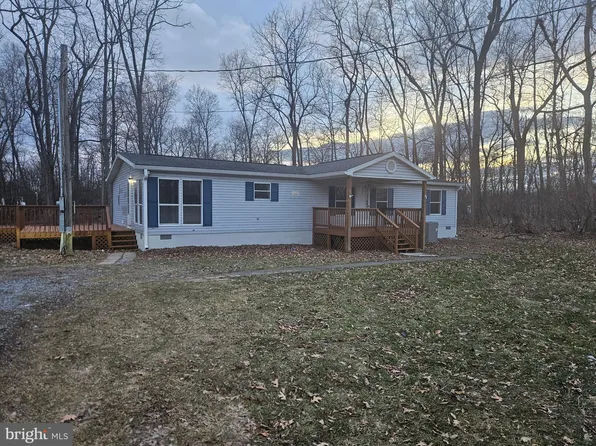 226 Minders Ln, Bunker Hill, WV 25413