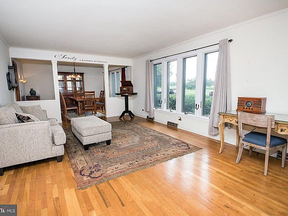 2nd image of 136 Ellisdale Rd