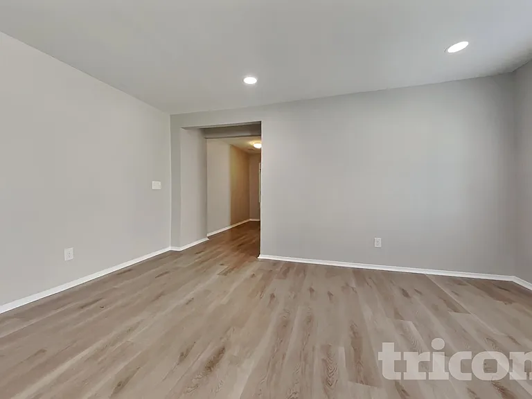 514 Kerriann Ln — Photo 2