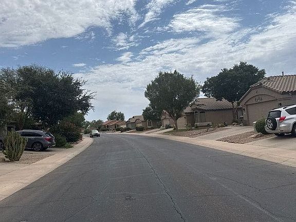 4th image of 43890 W Cahill Dr