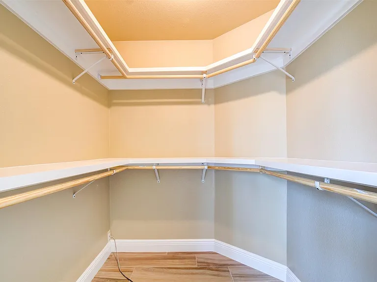 11840 Spring Grove Dr — Photo 17