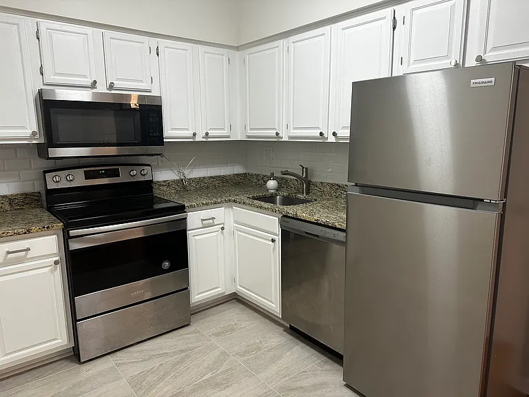 2530 Fairfax Dr #A — Photo 14
