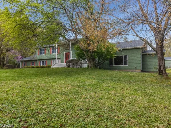 46 Sutton Rd, Tewksbury Twp., NJ 08833