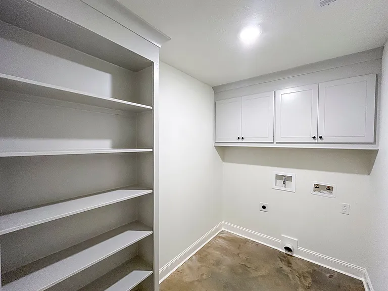 213 Pine Park Dr — Photo 4