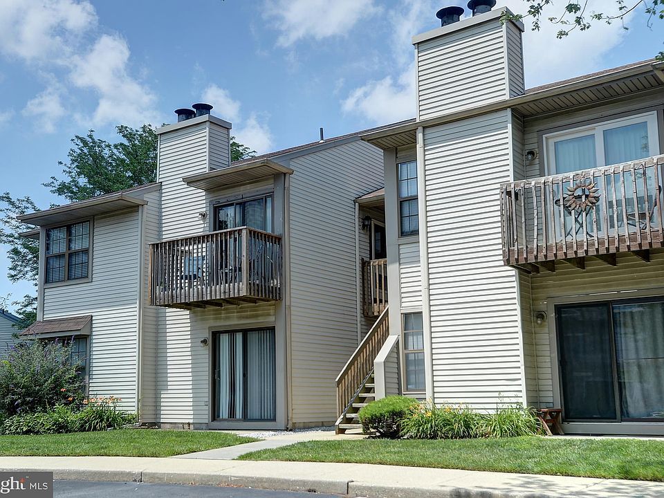 1st image of 233 Barclay Ct