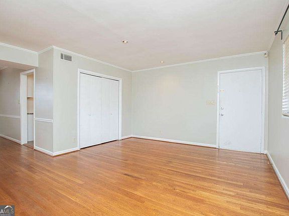 5th image of 3660 Peachtree Rd NE APT E7
