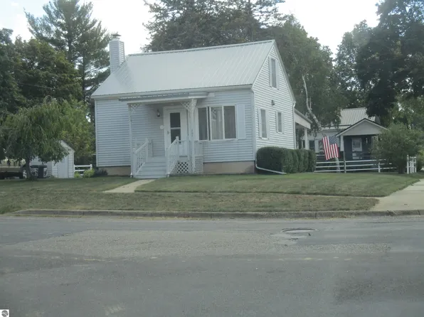 302 E Marshall St, Alma, MI 48801