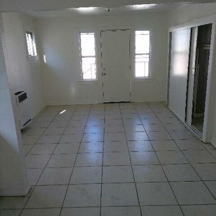 1st image of 1104 S Grande Vista Ave