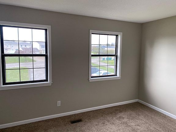 3rd image of 396 Windsor Park Dr