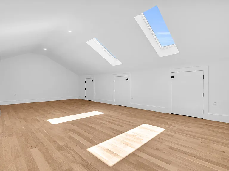949 Hancock St #4 — Photo 9