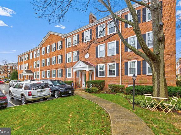 2nd image of 2920 S Buchanan St APT B2