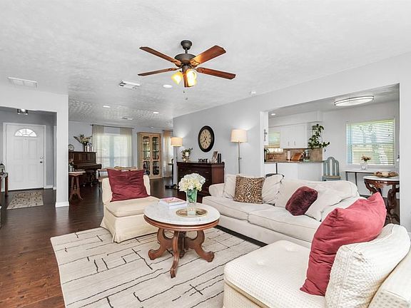 4th image of 8203 Twin Hills Dr