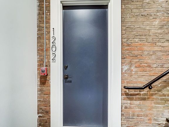 5th image of 12-14 E 15th St #1202