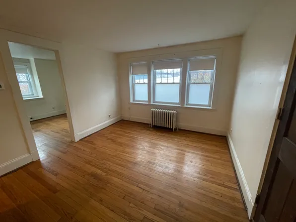 120 North Ave APT 1, Abington, MA 02351