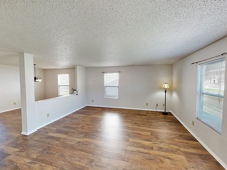 15312 Beam St — Photo 9