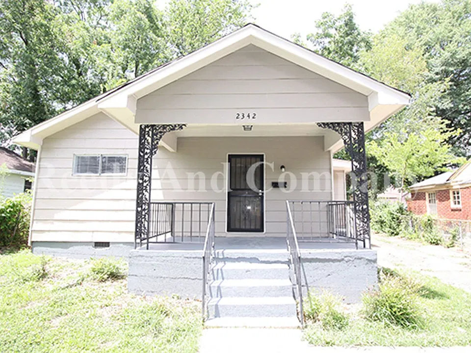 2342 Poe Ave