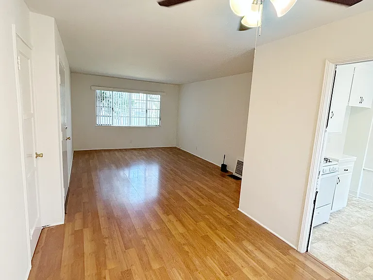 320 W Palmer Ave #2 — Photo 1