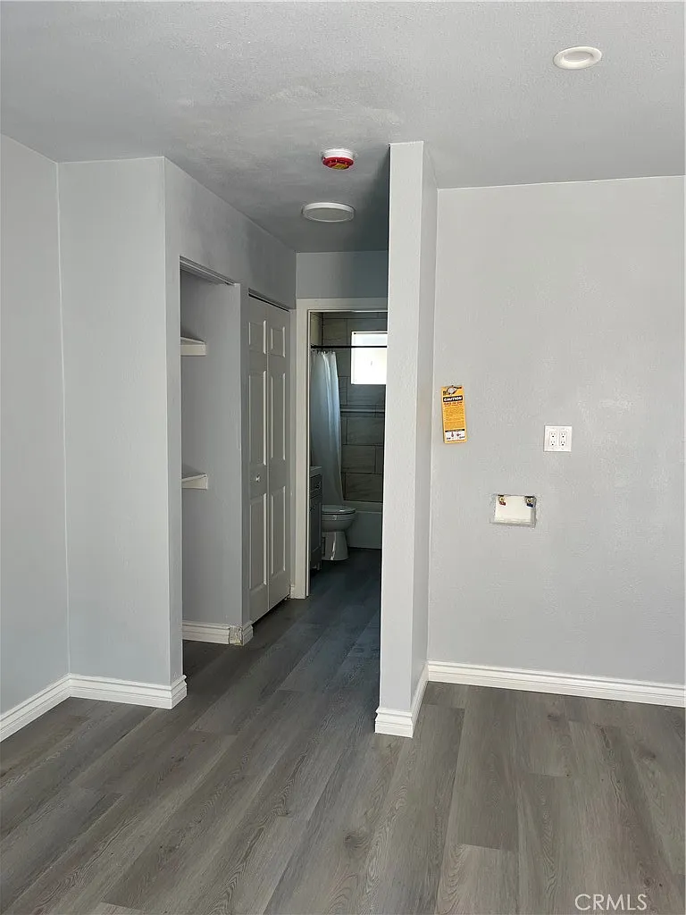 Building Photo - 1215 1/2 W 104th Pl