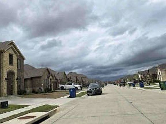 Exterior Neighborhood (street photo)