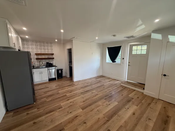 (undisclosed Address), Mission Hills, CA 91345