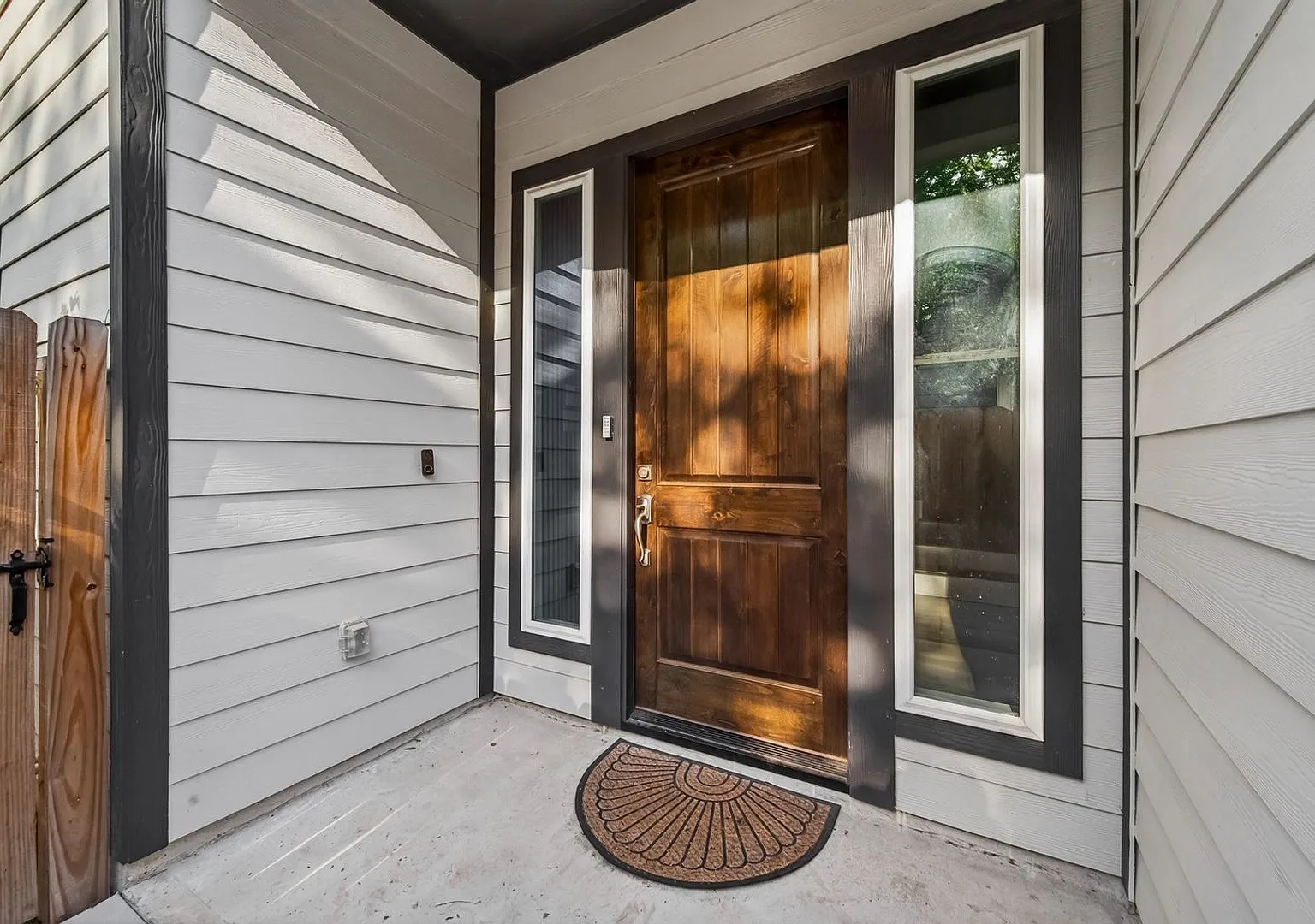 Charming 3BR Duplex in Houston — Photo 2