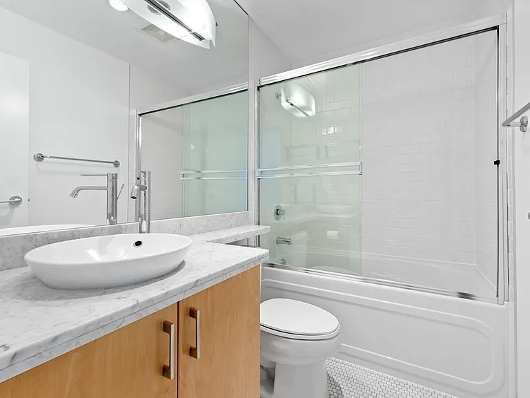 1050 Smithe St #1205 — Photo 18