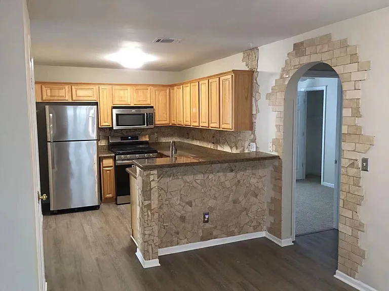 211 Park Pl — Photo 3