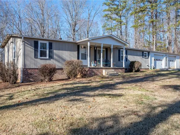 6000 Elkvue Dr, Pfafftown, NC 27040