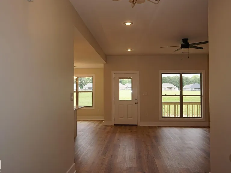 1814 N Oak St — Photo 3