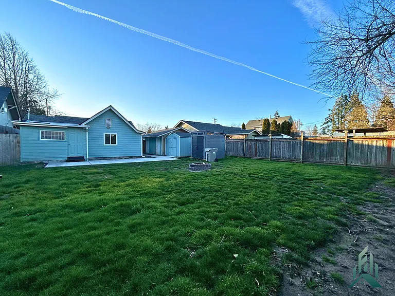 625 Geary St SE — Photo 12