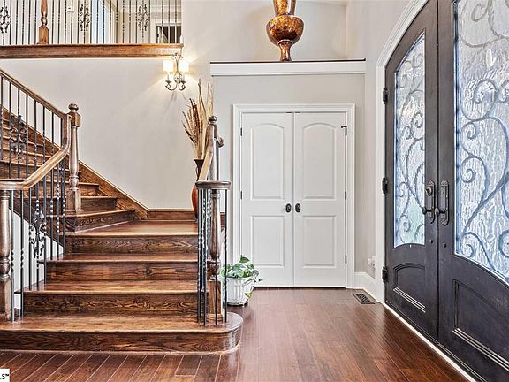 2nd image of 17 Hidden Lake Ct