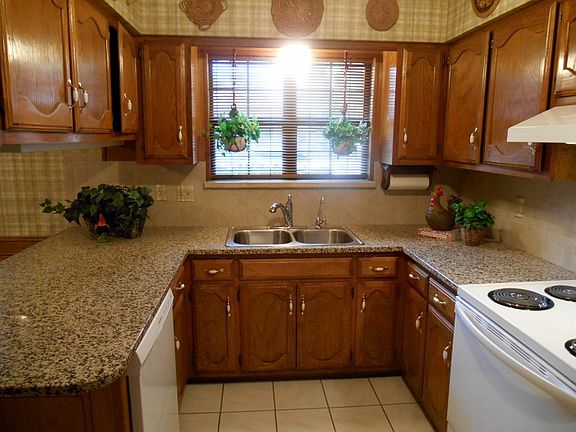 4th image of 3201 Cedarhill Dr