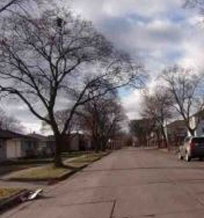 Exterior Neighborhood (street photo)