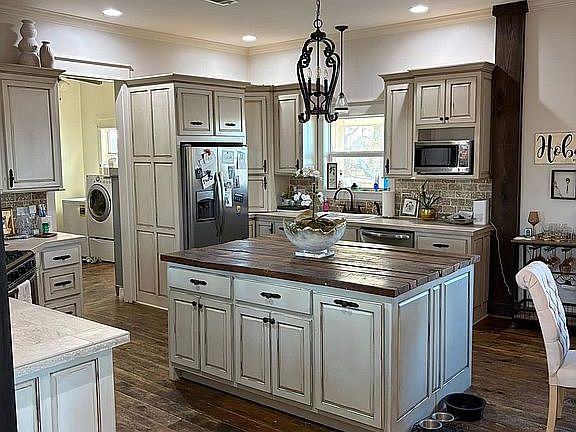 3rd image of 2554 Tribbett Rd