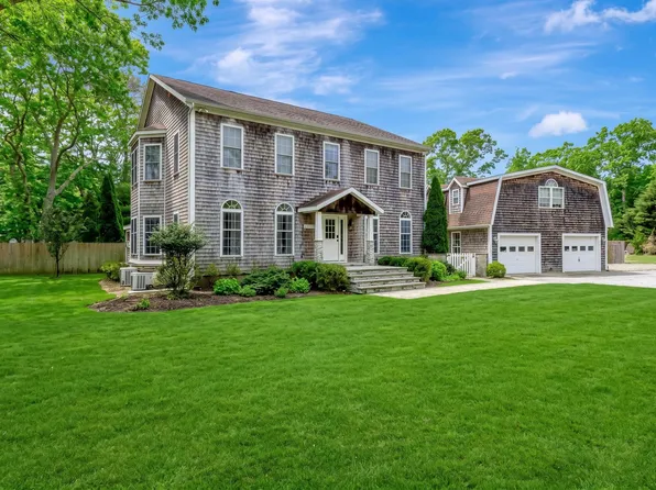 26 Box Tree Rd, East Quogue, NY 11942