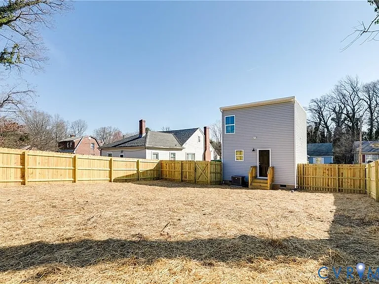 3107 Columbia St — Photo 12