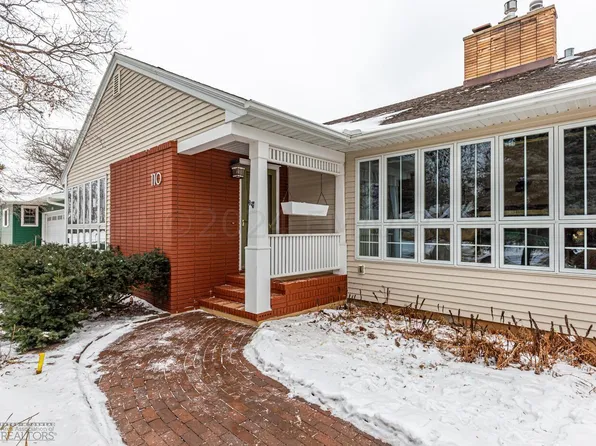 110 Woodland Dr N, Fargo, ND 58102