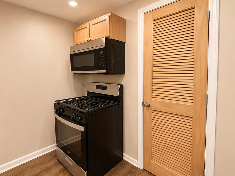 213 N Ann St #6 — Photo 9