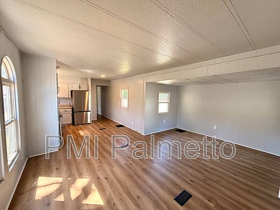 4th image of 3911 Persimmon St