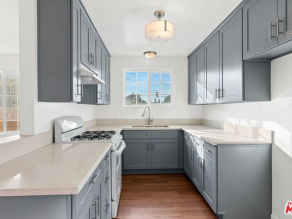 4th image of 12325 Oxnard St #5