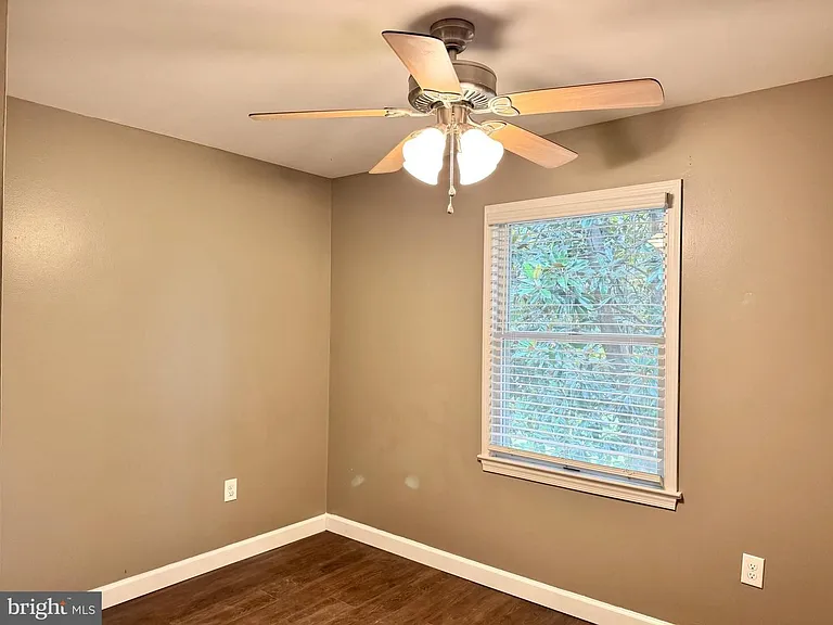 3302 Aquia Dr — Photo 2