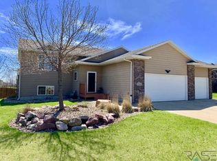 2916 E Sunrise Ct, Brandon, SD 57005