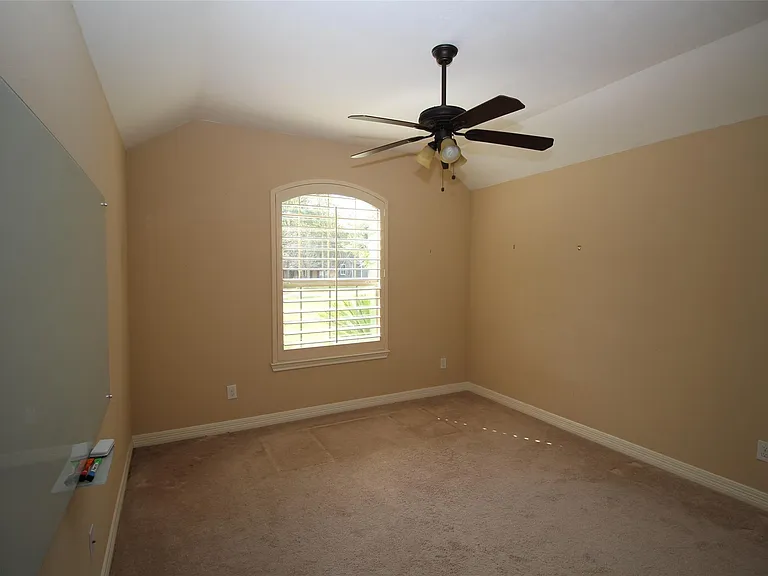 1504 Glen Oaks Dr — Photo 8