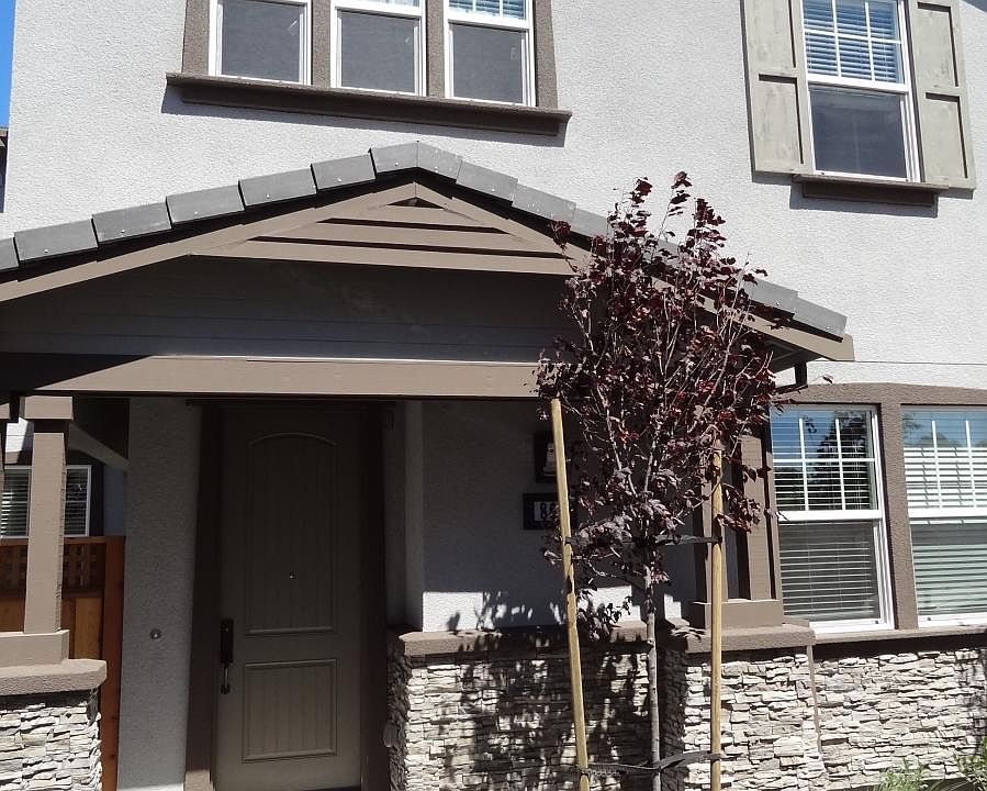 1st image of 865 Maple Pl