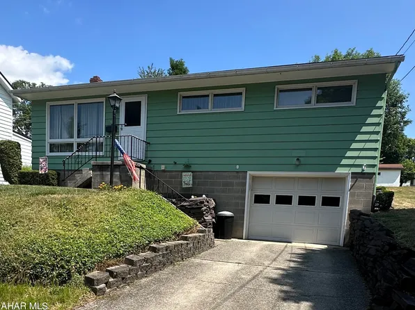510 52nd St, Altoona, PA 16602