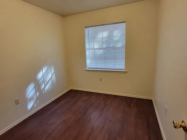 8006 Hobbs Dr — Photo 11